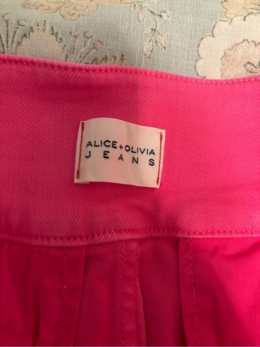 Alice + Olivia BRIGHT Pink Bootcut Jeans Size 26 - Picture 2 of 9